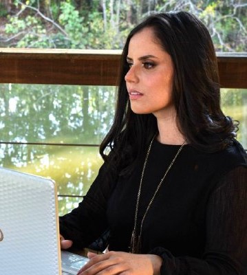 <a href="https://instagram.com/nataliaribeiro.arq/" target="_blank">Natália Ribeiro</a>